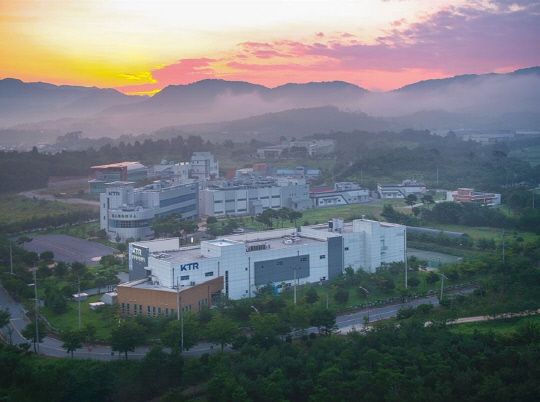 디지털 기반 바이오헬스 소재 검증 플랫폼 기반구축을 추진중인 KTR 화순 헬스케어연구소 전경. [KTR 제공]